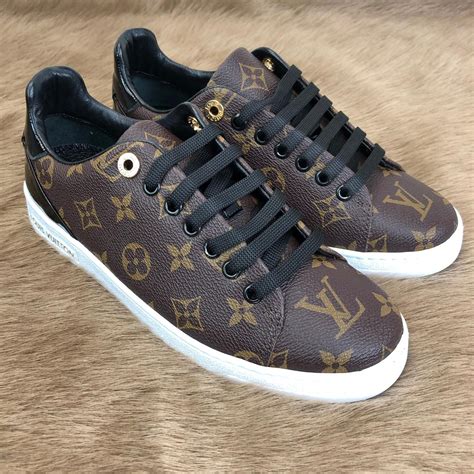 louis vuitton fashion sneaker.